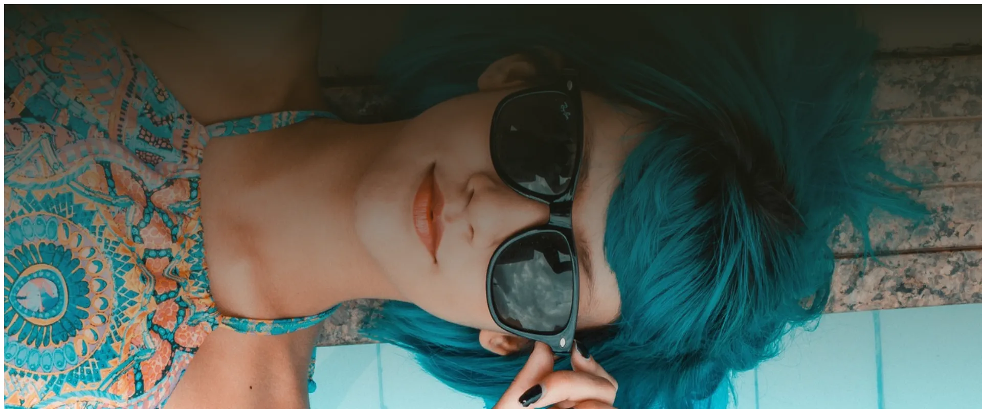 Wie kombiniere ich neutrale Farben in der Mode für einen eleganten Look?